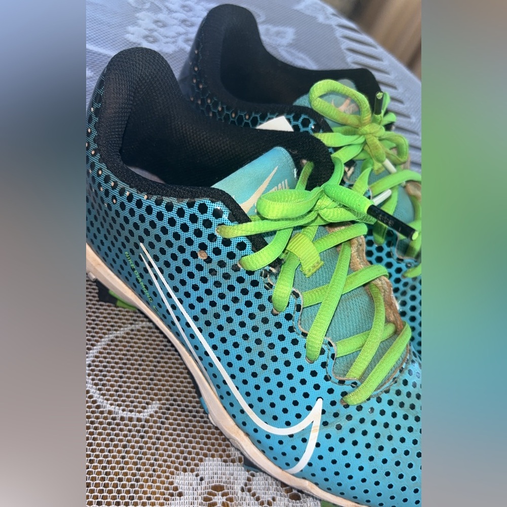 Girls Nike softball cleats